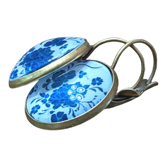 DCLF Blue and White Floral Button Antiqued Metal Lever Back Earrings - Picture 2 of 2